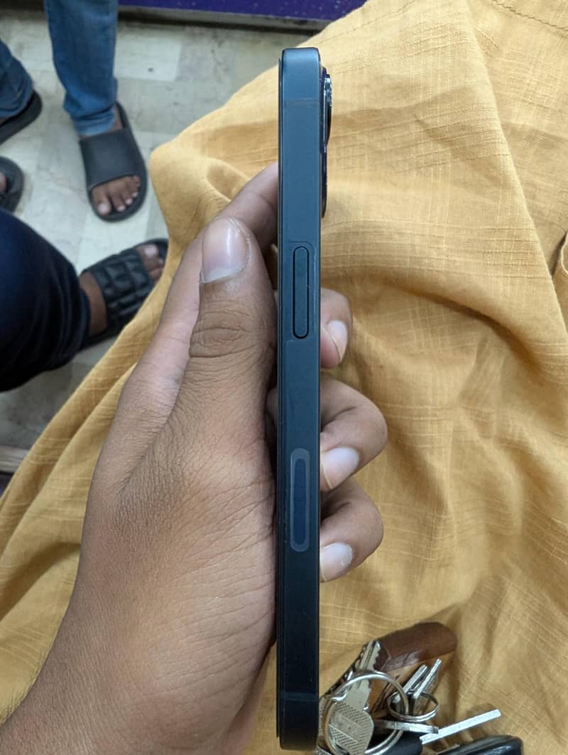 Apple iPhone 13 1