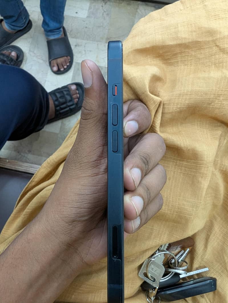 Apple iPhone 13 3