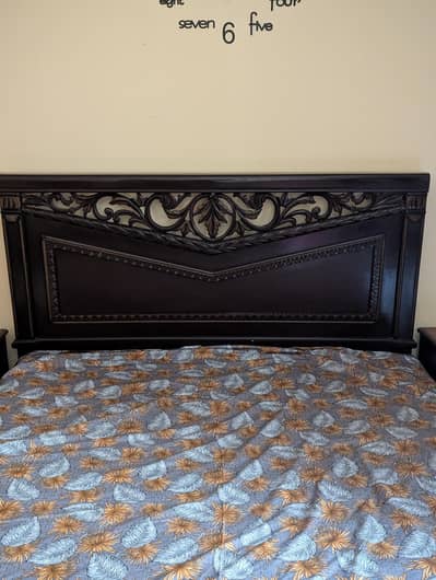 Double bed with 2 side tables and dressing