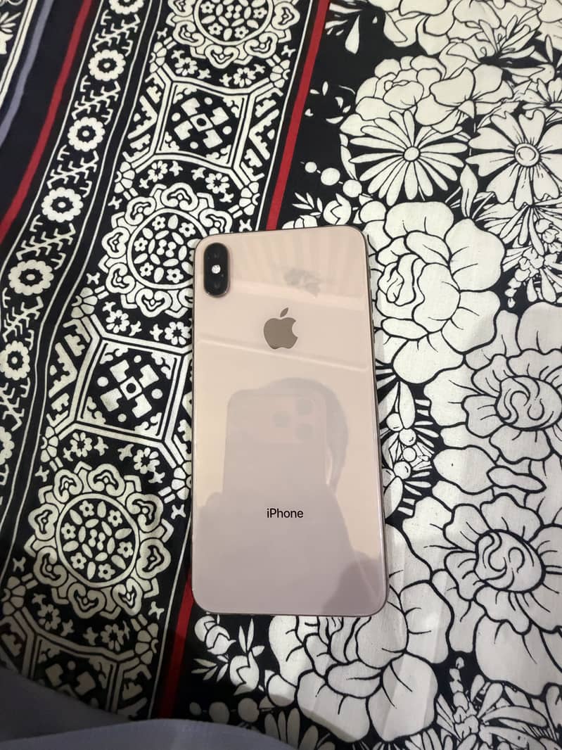 Apple iPhone Xs Max 4