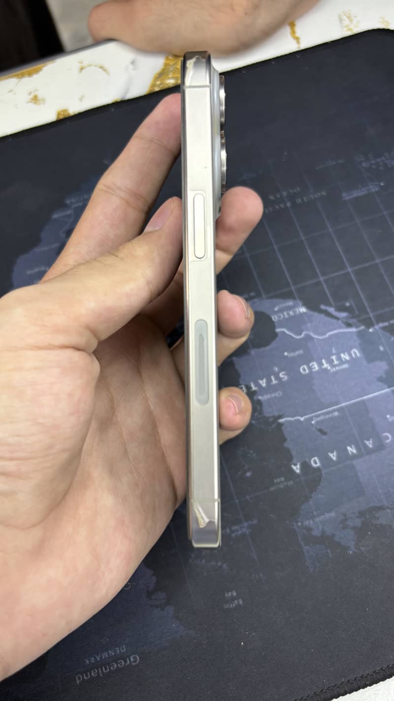 Apple iPhone 15 Pro 2