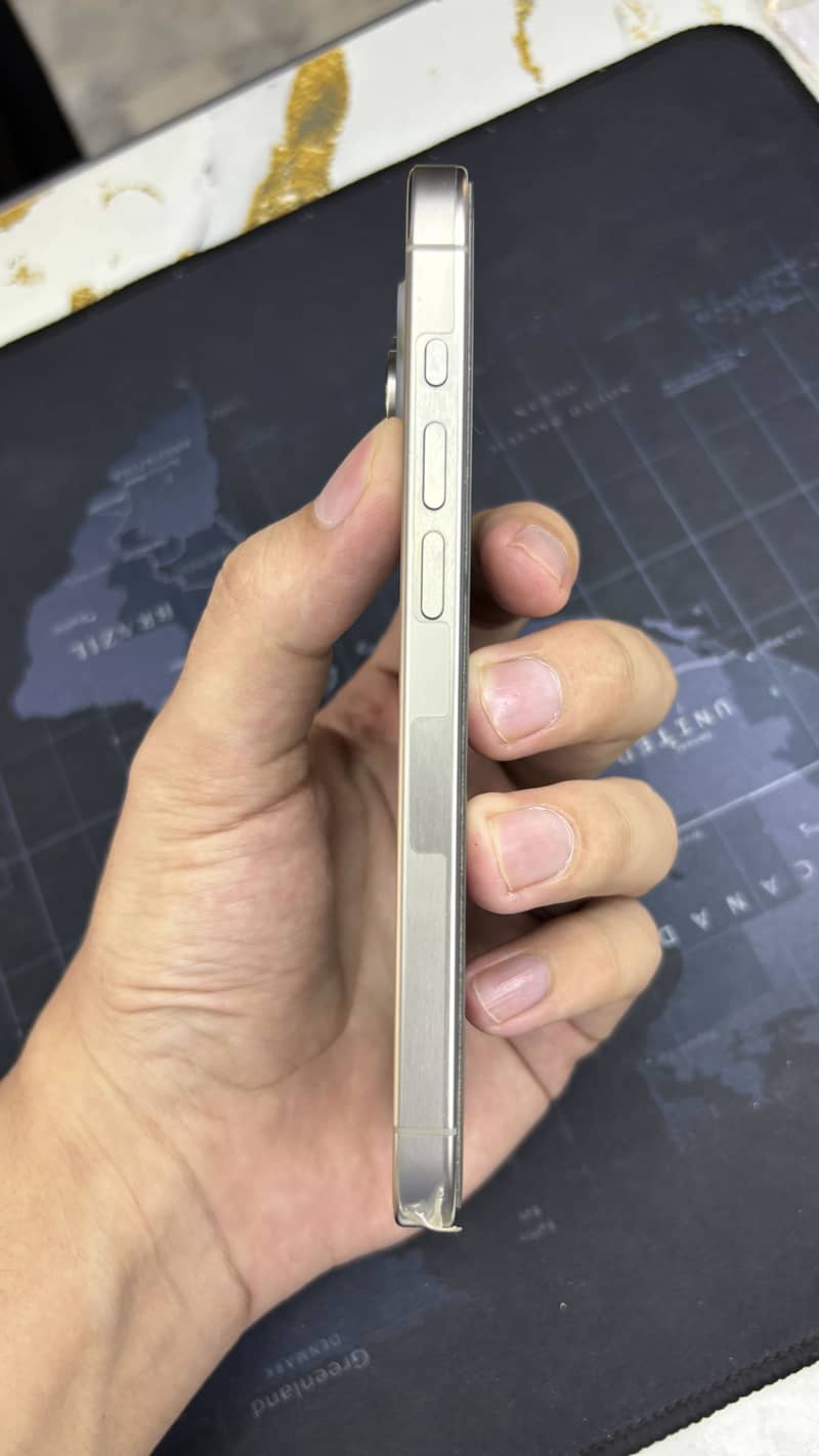 Apple iPhone 15 Pro 3