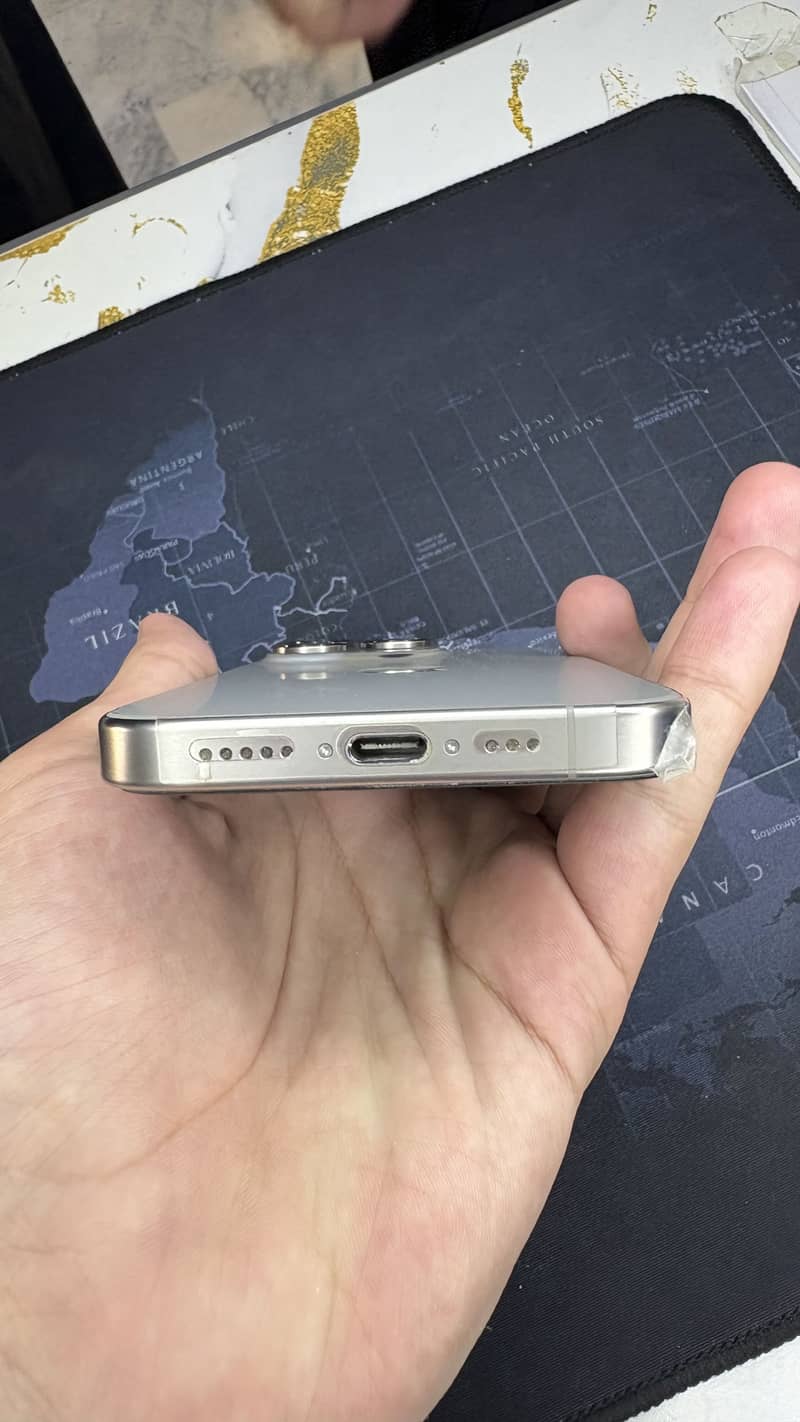 Apple iPhone 15 Pro 4