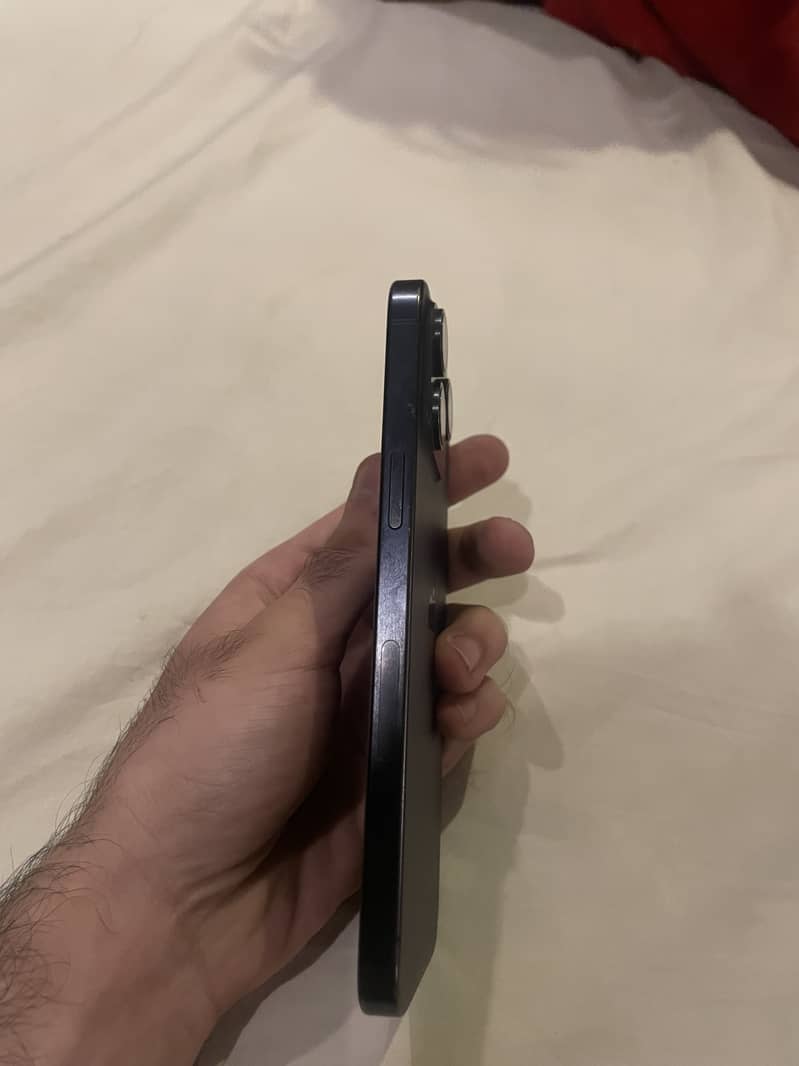 Apple iPhone 15 Pro Max 3