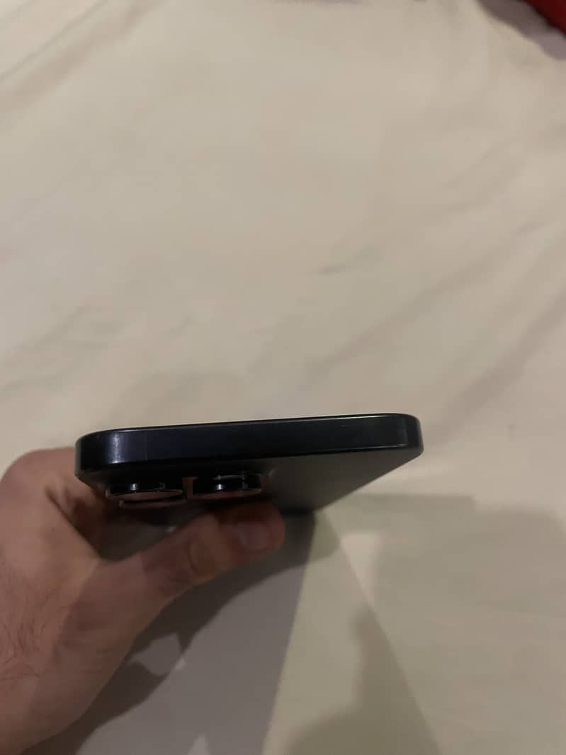 Apple iPhone 15 Pro Max 4