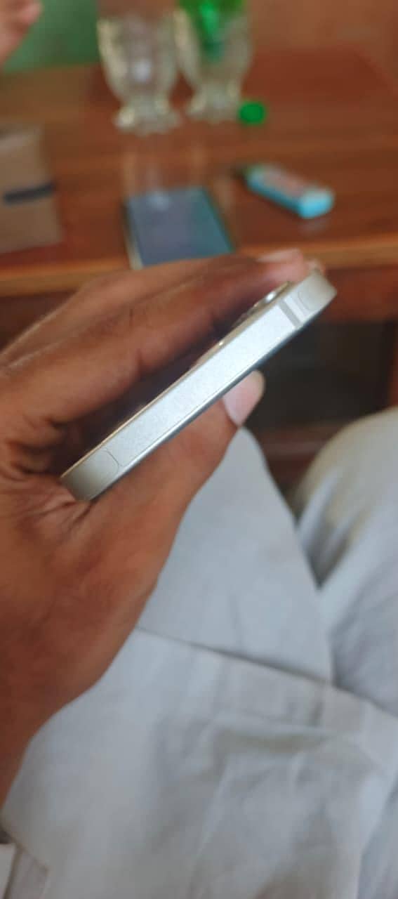Apple iPhone 12 3