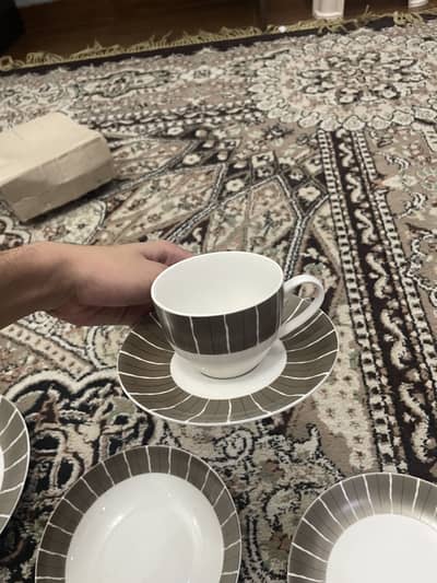 Dinner sets and mugs