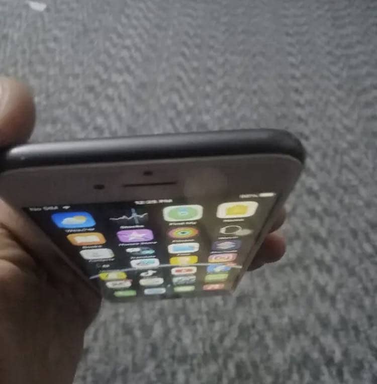 Apple iPhone 8 3