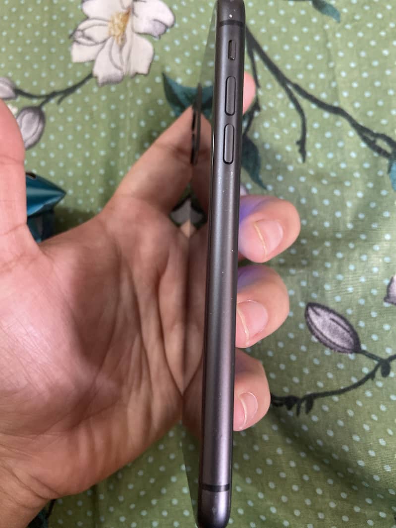 Apple iPhone 11 3
