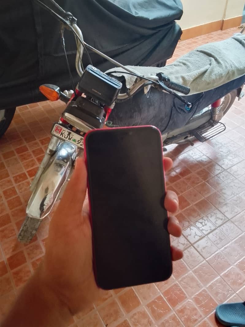 Apple iPhone 11 4