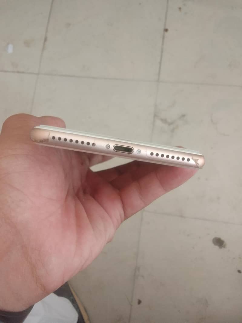 Apple iPhone 8 Plus 4