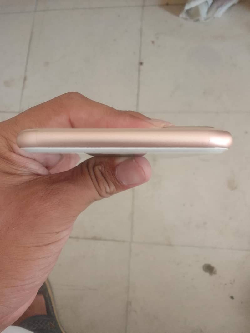 Apple iPhone 8 Plus 5