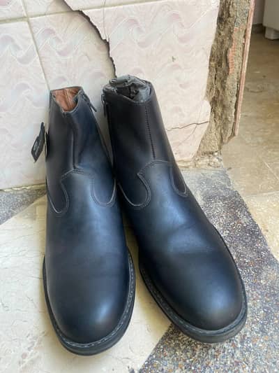 CLASSY BLACK CHELSEA BOOTS