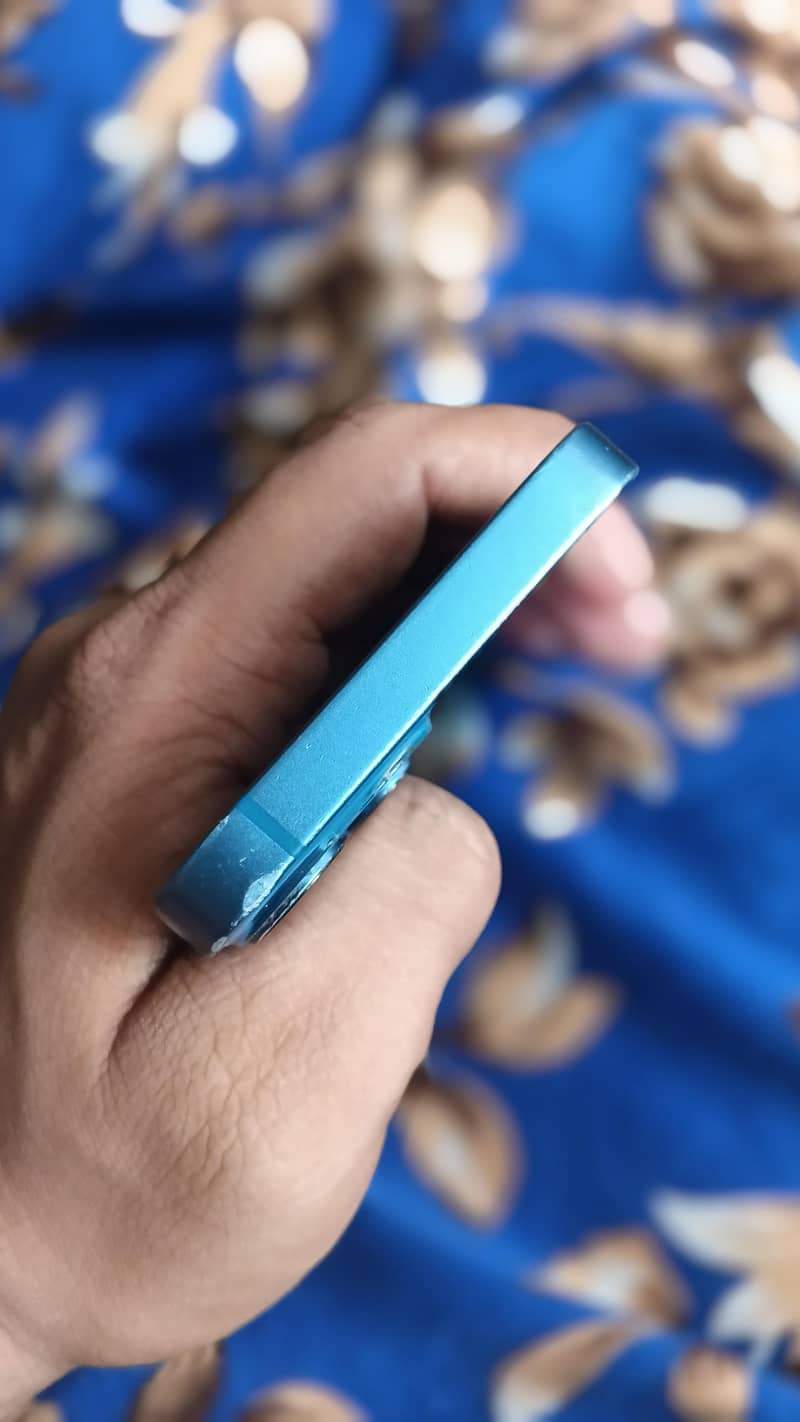 Apple iPhone 13 mini 4
