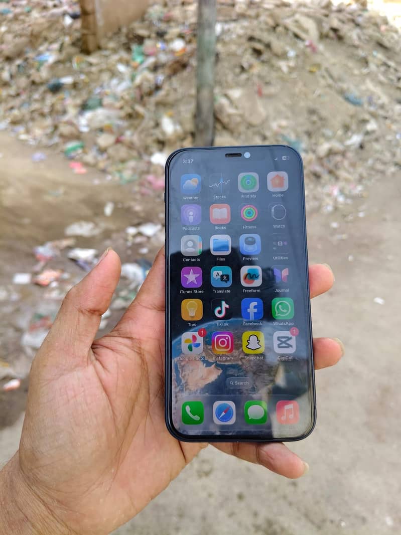 Apple iPhone 12 3