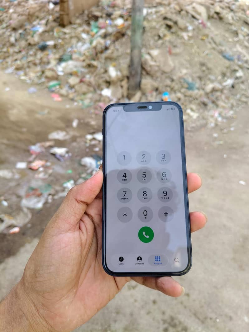 Apple iPhone 12 4