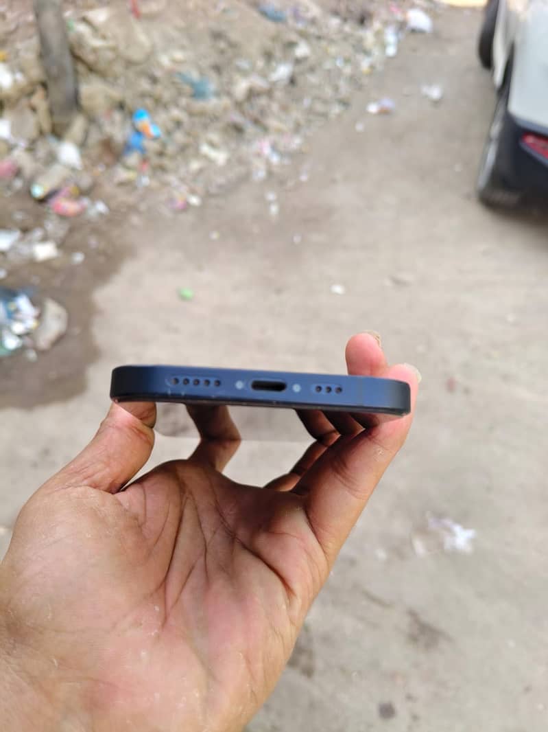 Apple iPhone 12 6