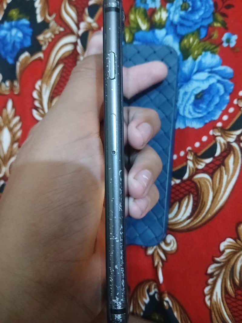 Apple iPhone 8 3