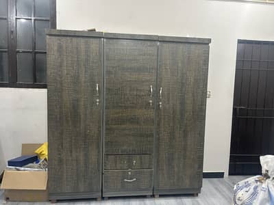 Matching 3 Door Wardrobe & Dressing Table