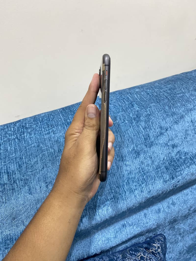 Apple iPhone 11 3