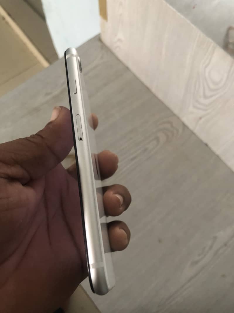 Apple iPhone SE 8