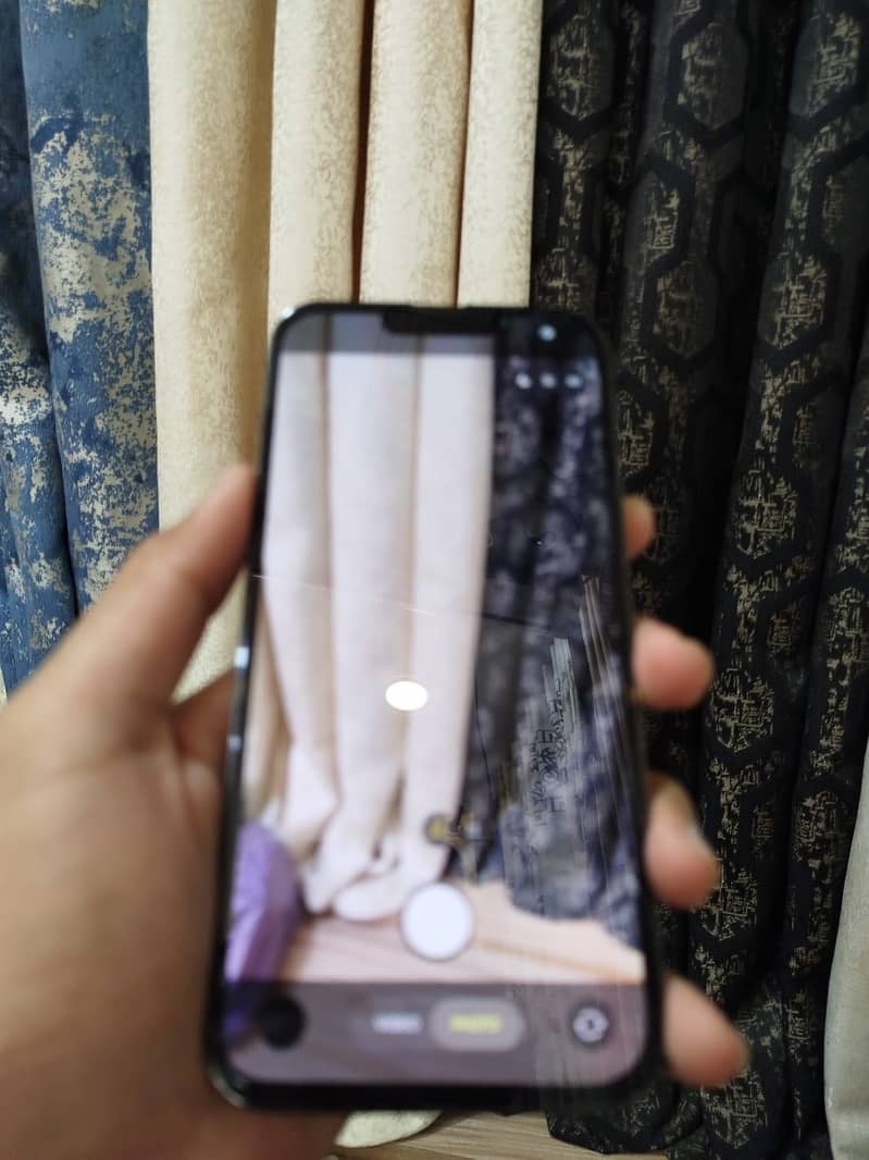 Apple iPhone 13 Pro Max 3