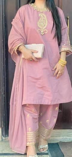elegant 3 piece ethnic pret suit/heave embroidery/excellent condition