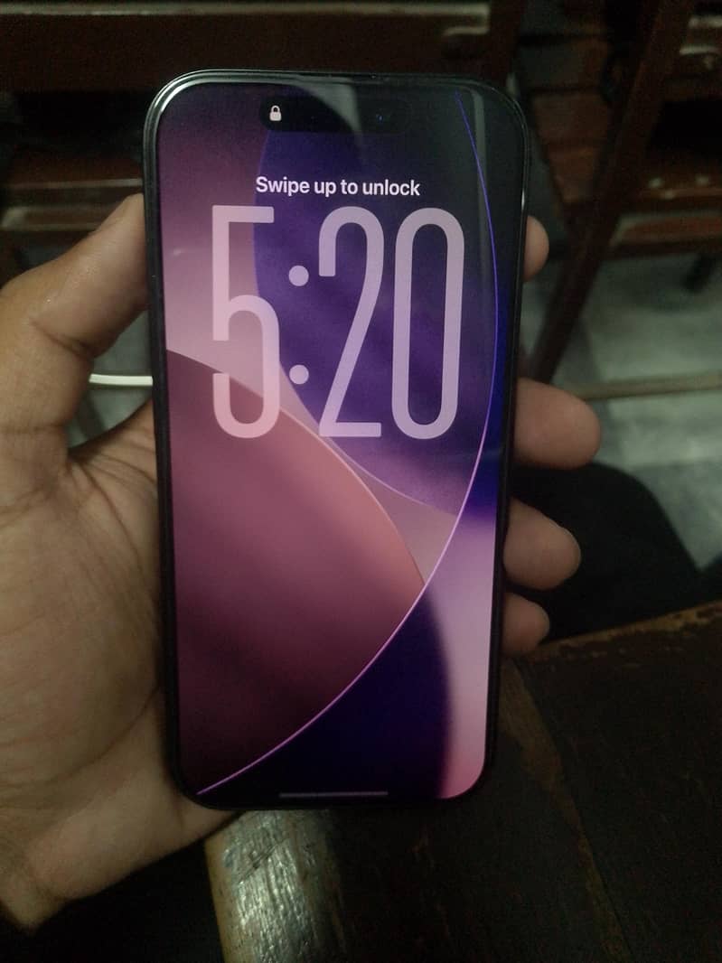Apple iPhone 16 Pro 0