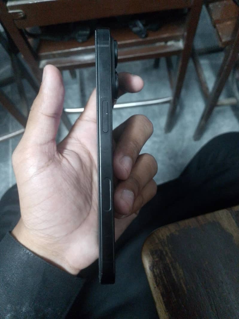 Apple iPhone 16 Pro 1