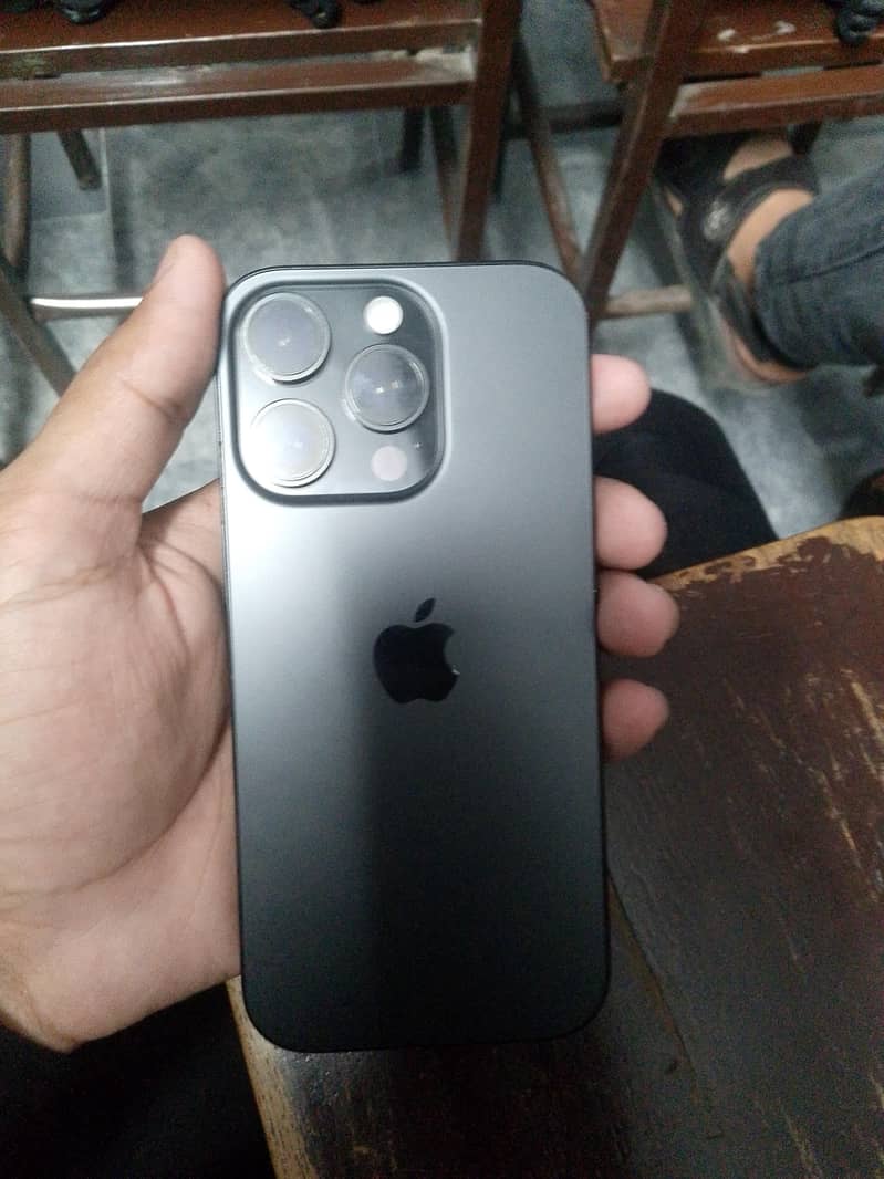 Apple iPhone 16 Pro 2