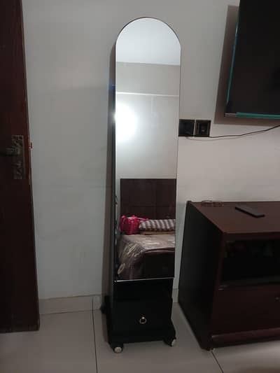 full mirror + storage dressing table