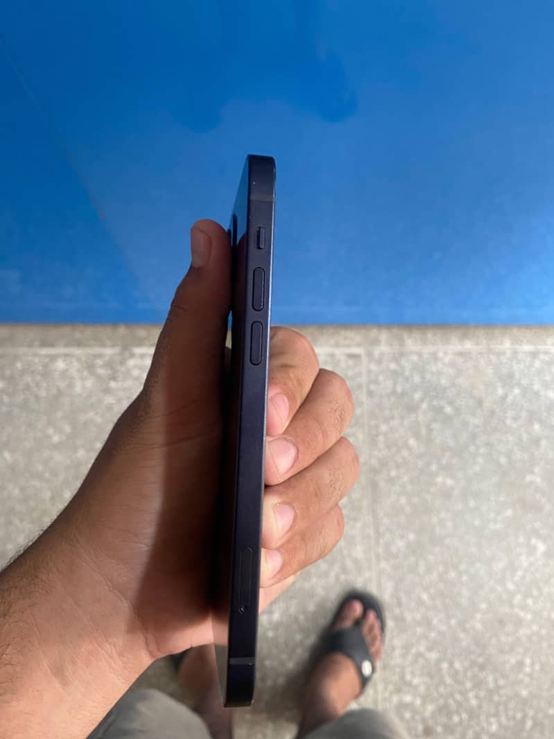 Apple iPhone 12 3