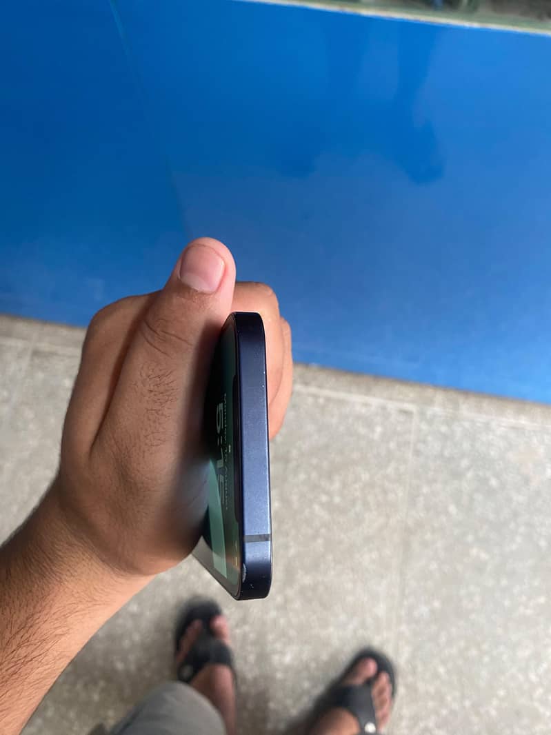 Apple iPhone 12 4