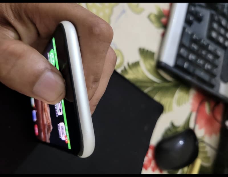 Apple iPhone 7 for Sale | Smooth Working | Reasonable Price 3