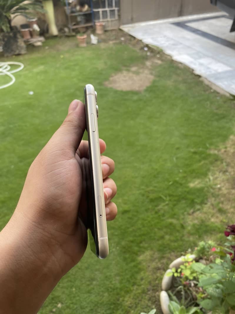 Apple iPhone 11 2