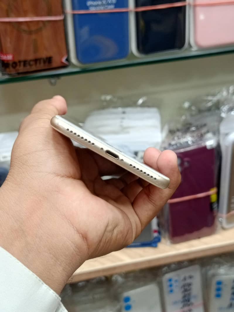 Apple iPhone 7 Plus 4