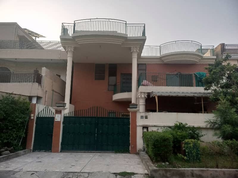 I-8 Upper Portion For Rent. 1
