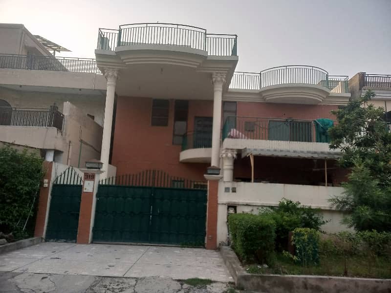 I-8 Upper Portion For Rent. 2