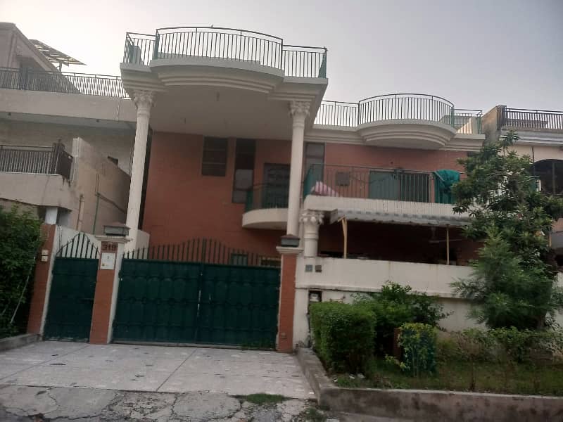 I-8 Upper Portion For Rent. 3