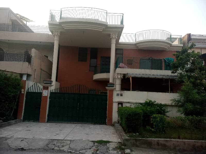 I-8 Upper Portion For Rent. 4