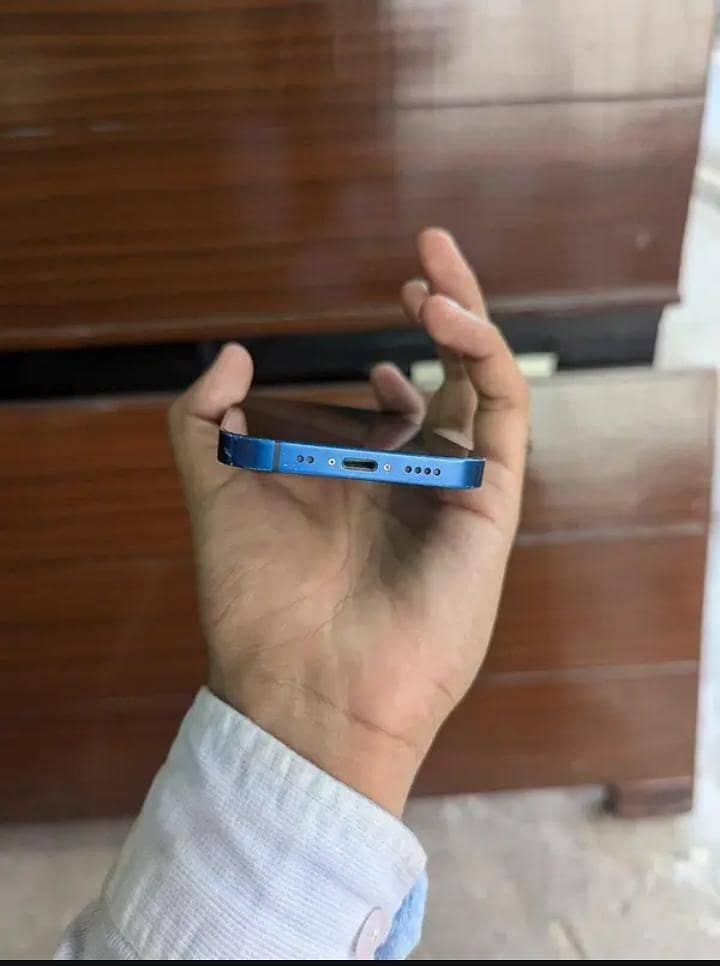 Apple iPhone 12 mini 4