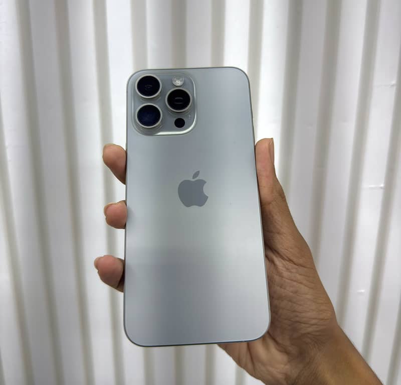 Apple iPhone 15 Pro Max 3