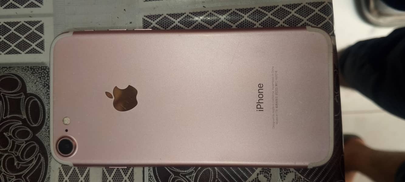 Apple iPhone 7 3