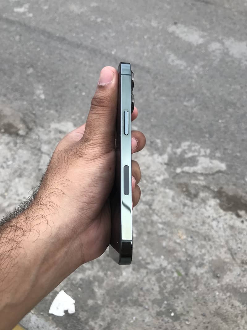 Apple iPhone 13 Pro 2