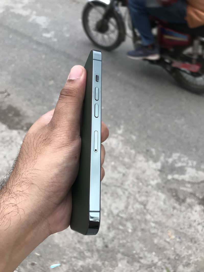 Apple iPhone 13 Pro 3