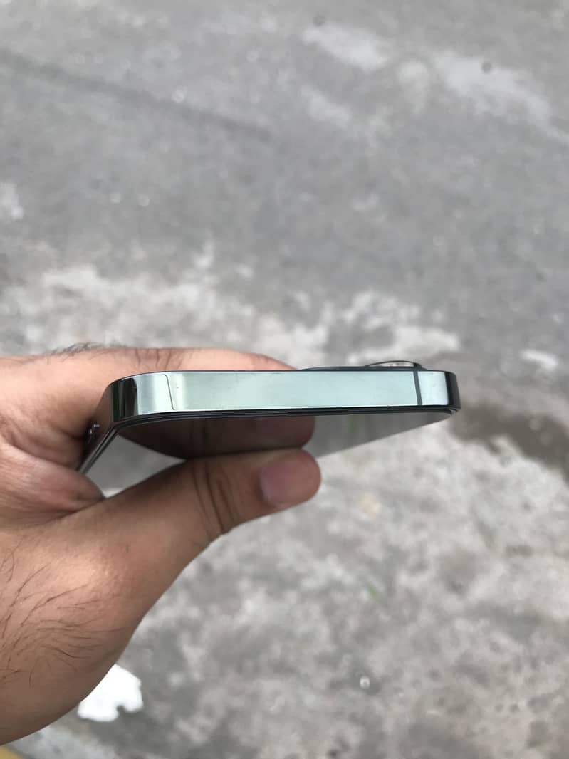 Apple iPhone 13 Pro 4