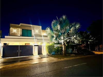 ONE KANAL BEAUTIFULL HOUSE AVAILABLE FOR RENT IN DHA PHASE 3