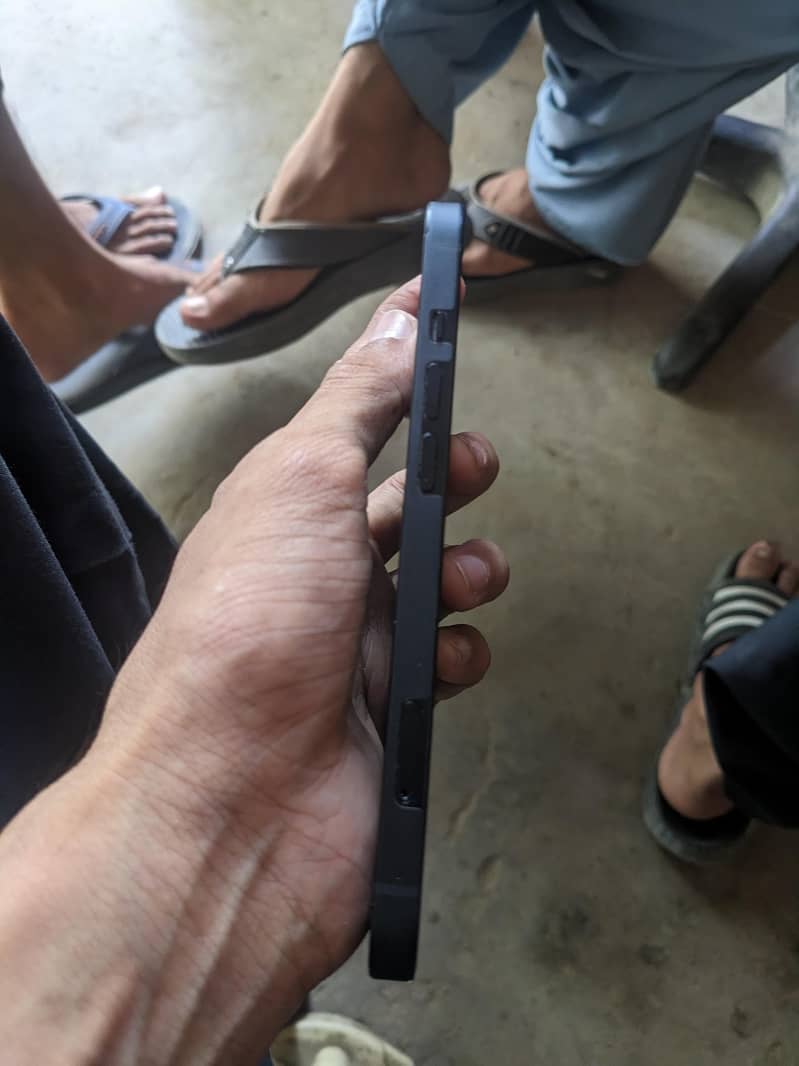 Apple iPhone 13 2