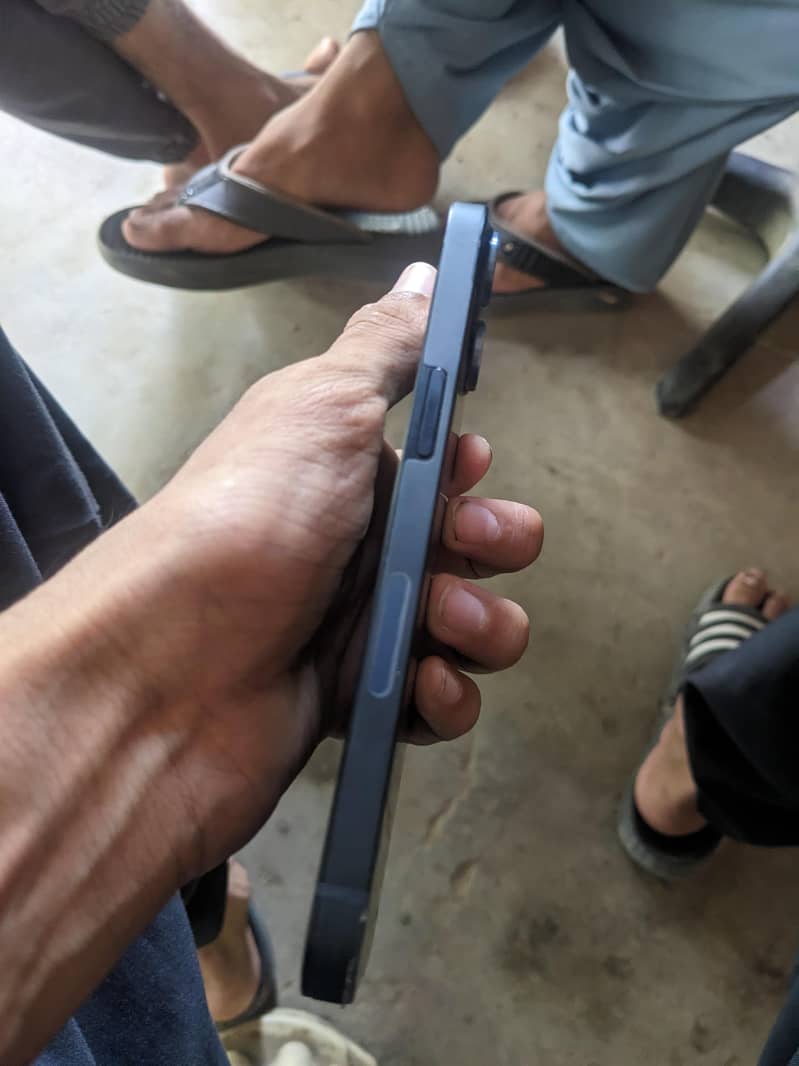 Apple iPhone 13 3