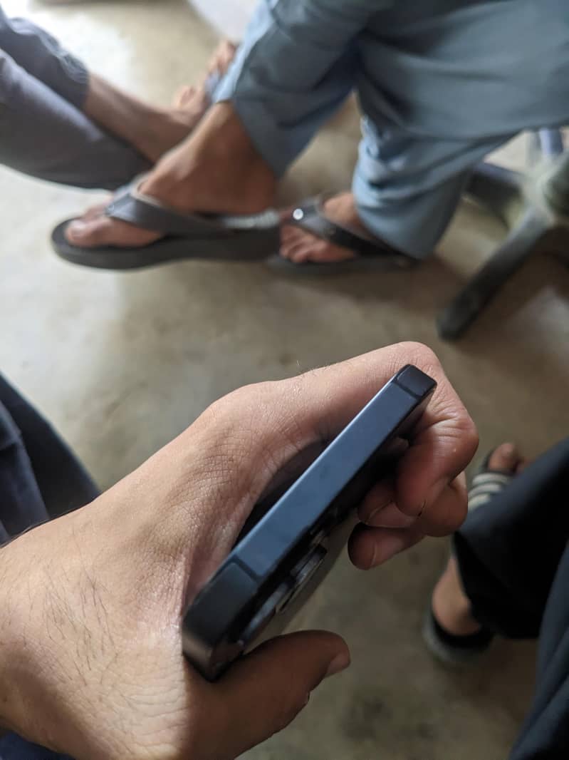 Apple iPhone 13 4